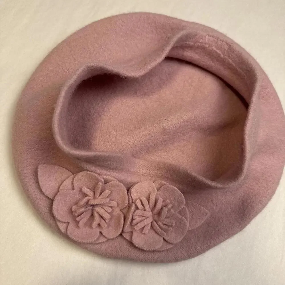 Romantic Vintage dusty rose floral‎ wool beret